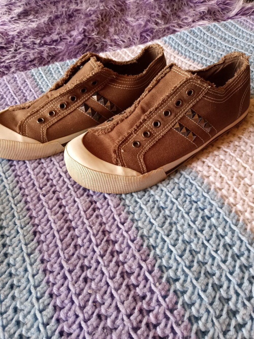 Women's slip on sneakers (super cute)
